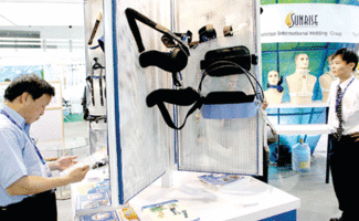 北京精博现代假肢矫形器技术是一家研制和生产各种假肢矫形器产品的企业